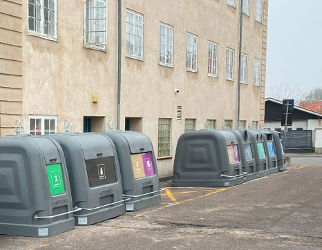 Affaldscontainere på jorden er en hurtig, billig og praktisk løsning til affaldssortering i boligforeninger